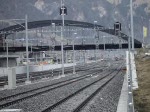 Die Re 484 013 f�hrt am 11.02.2007 mit einem CIS-Zug ...
