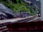 re-485-bls 3 Re 485 und eine BR 185 der bls cargo bei der Durchfahrt in Hohtenn mit einem Autozug im Mai 2004.