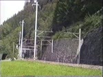 Zwei Re 6/6 der SBB bringen einen G�terzug auf der ...