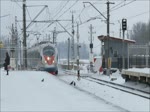 Begegnung zweier  Сапсан  (Sapsan) Velaro EWS1 im verschneiten Bahnhof von Kolpino bei Sankt Petersburg, 18.2.18 