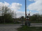 S-Bahn Berlin Der Bahn�bergang in Fredersdorf. Die S-Bahn S5 von Strausberg hat Ausfahrt nach Berlin. Aufnahme im April 2007