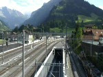 Berner Oberland 2007 - Die beiden SBB Loks 11285 und 11680 kommen am 12.07.2007 mit einem kurzen Gterzug aus dem Ltschberg-Basistunnel in den Bahnhof Frutigen gefahren.