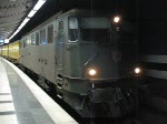 Ae 6/6 im Zrcher Museums- Bahnhof mit einem Postzug am 2. Mai 08