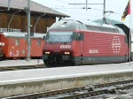 Lok 460 036-7 zieht eine Dostos Komposition aus dem Bahnhof von Spiez in Richtung Thun am 29.07.08