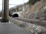 Eine Re 484 kommt mit CIS nach Milano CLe. am 6.12.2007 zum Schluchitunnel hinaus.Damals war dies das normalste der Welt...