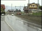Berner Oberland 2004 (VHS-Archiv) - Bei strmendem Regen knnen wir am 21.05.2004 kurz vor dem Bahnhof Kaiserstuhl (OW) die 101 967 und 101 962 im Bild festhalten.