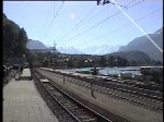 Berner Oberland 2004 (VHS-Archiv) - Einfahrt des  Golden-Pass Panoramic  am 24.05.2004 in Brienz. Die beiden neuen Bahnsteige nehmen langsam Form und Gestalt an.
