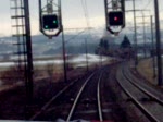 Fhrerstandssicht auf der Strecke Gmligen-Thun.Der Film wurde durch die Scheibe der Tre eines IC-Bt Steuerwagens gemacht.Im Winter 2004.