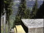 Berner Oberland 2004 (VHS-Archiv) - Historische Aufnahmen sind diese Bilder, obwohl sie erst aus dem jahr 2004 standen, doch die Standseilbahn von lauterbrunnen zur Grtschalp gibt es nicht mehr. Auf Grund von geologischen Vernderungen am Berg wurde eine Sanierung der Standseilbahn zu teuer, so dass sie 2006 durch eine Grokabinen-Luftseilbahn ersetzt wurde. Am 24.05.2004 ist die Standseilbahn jedoch noch in Betrieb.
