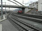 Lok 610 kommt mit kurzem Gterzug in Chur an.