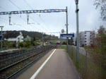 Die S15 richtung Rapperswil SG, trifft im S-Bahnhof Urdorf Weihermatt ein.
