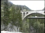 Eisenbahnromantik-Sonderfahrt Rhtische Bahn im Mai 2000 - Scheinanfahrt mit Krokodil Ge 6/6 I am Solis-Viadukt - Wagen: Alpine-Classic-Pullmann-Express - Hinweis: Vom VHS Video eingespielt.