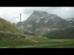 Graubnden 2010 - In der Steigung von Bernina Diavolezza nach Ospizio Bernina ist am 13.06.2010 der Allegra 3501 nach Sden unterwegs. Gleich berquert er mit R 1621 die beiden  Westernbrcken .