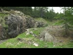 Graubnden 2010 - Lautstark machen die Zge in der Monte Bello-Kurve auf sich aufmerksam.