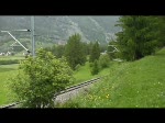 Rhätische Bahn 2008 - Um die Steigung so gering wie möglich zu halten, macht die Strecke Scuol Tarasp-Samedan bei Zernez eine große Schleife. Vor den Toren von Zernez ist am 08.06.2008 dieser Regionalzug nach Pontresina unterwegs.