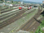 Eine BR 541 der Slowenischen Eisenbahn zieht gerade einen EC aus Mnchen mit 3 Wagons aus dem Bahnhof Villach an der Tauernbahn nach Zagrab.