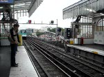 sonstige Im Bahnhof Barb�s Rochechouart f�hrt die Linie 2 Richtung Porte Dauphine via Charles de Gaulle Etoile. Aufgenommen am 11.07.07