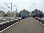 Sonstige VL80-1322 verlasst Lviv mit Zug nach Zaporizja am 02-06-2009