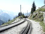 Einfahrt eines Zuges in den Bergbahnhof Schynige Platte  ...