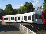 stadtbahn-koln-hochflurstadtbahnen-b-wagen-und-k5000 Gemischtes Doppel: Tw 4001 und Tw 4511 biegen als Linie 15 auf die Wilhelm-Sollmann-Str. ein.(02.05.07)