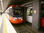 stadtbahn-koln-niederflurstadtbahnen-bombardier-k4000-und-k4500 Ein KVB Wagen bei der Haltestelle Dom/Hbf