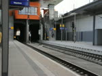 Ein ICE 3 kommt durch den Tunnel und f�hrt durch den tiefer gelegten Bahnhof Neu-Ulm, am 01.09.2010.