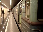 Die M2 der Metro in Budapest. Hier bei der Ausfahrt Stadionok Richtung rs vezr tere. Aufgenommen am 23.10.2007