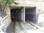 Eine Budapester Straenbahn durchquert am 20.05.2012 den  Kreisverkehrtunnel  nahe des Magyar Nemzeti Museums.