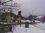 Vogtlandbahn VT47 als VBG83115 zwischen Zwota und Klingenthal, 29.11.07.