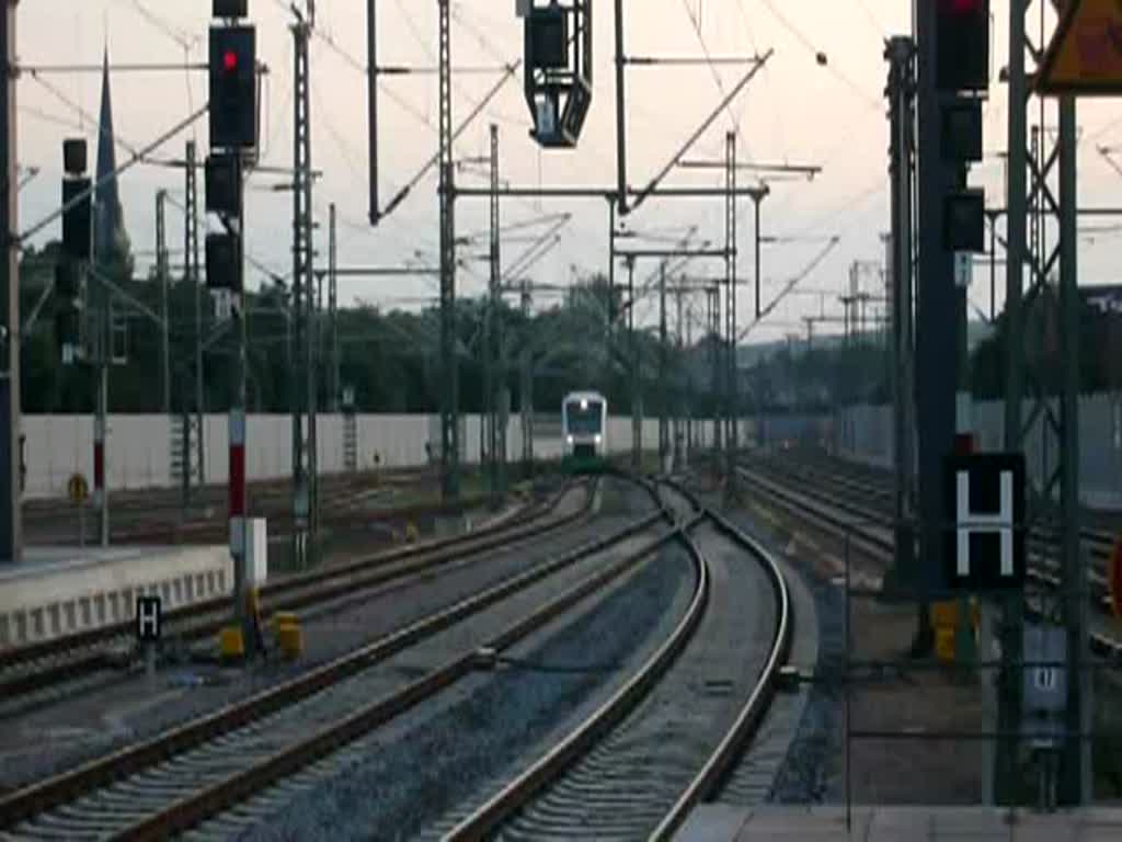 Zwei EB-Regioshuttles aus Ilmenau erreichen Erfurt Hbf auf Gleis 6. (22.08.2009)
