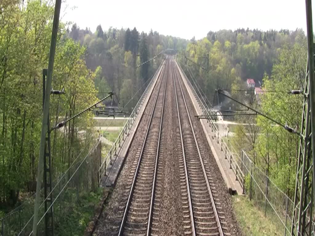 Zwei S-Bahnen der BR 423 fahren kurz hintereinander ber die Grohesseloher Brcke (19.04.2011)