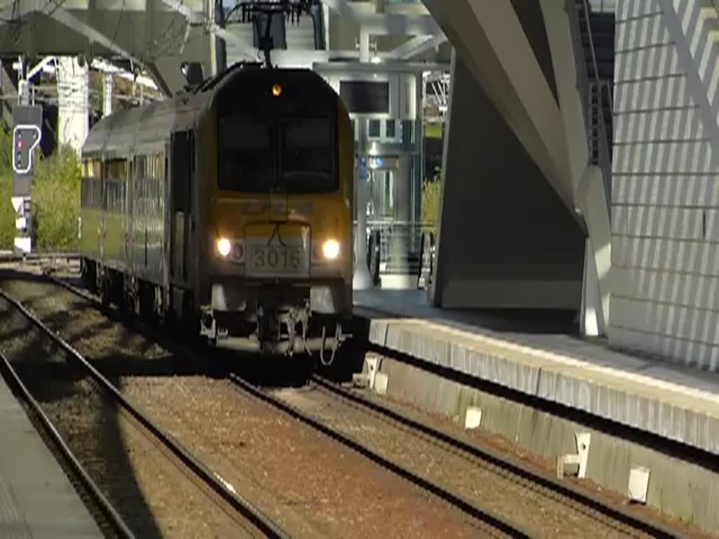 . CFL 3006 verlässt mit ihrem IR den Bahnhof Lüttich Guillemines in Richtung Luxemburg.  18.10.2014