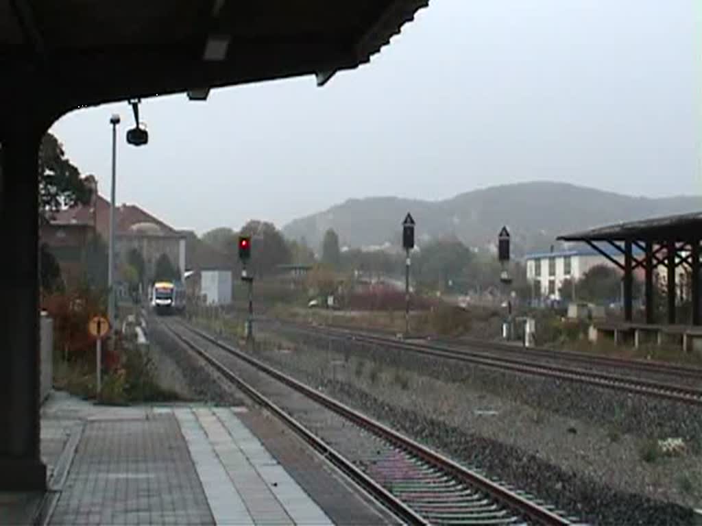 01.10.2008 Wernigerode Hbf -  Harz Elbe Express  (VT 640) fhrt ein und VT 612 (DB regio) treffen sich in der Mittagszeit