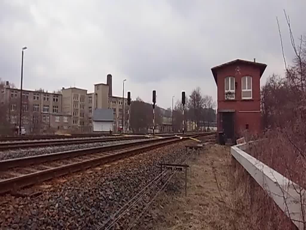 03 2155-4 war am 31.03.13 mit einer Osterfahrt unterwegs, von Nossen nach Greiz. Hier zusehen bei der Einfahrt in Weischlitz.