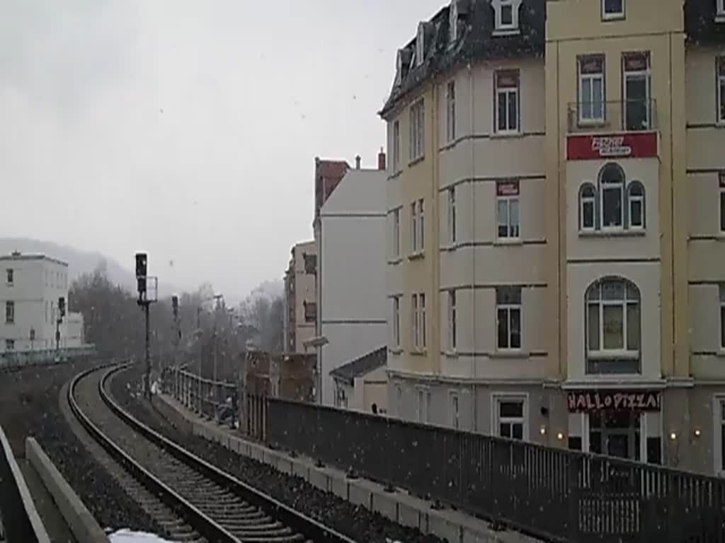 03 2155-4 war am 31.03.13 mit einer Osterfahrt unterwegs, von Nossen nach Greiz. Hier zusehen in Gera-Sd.