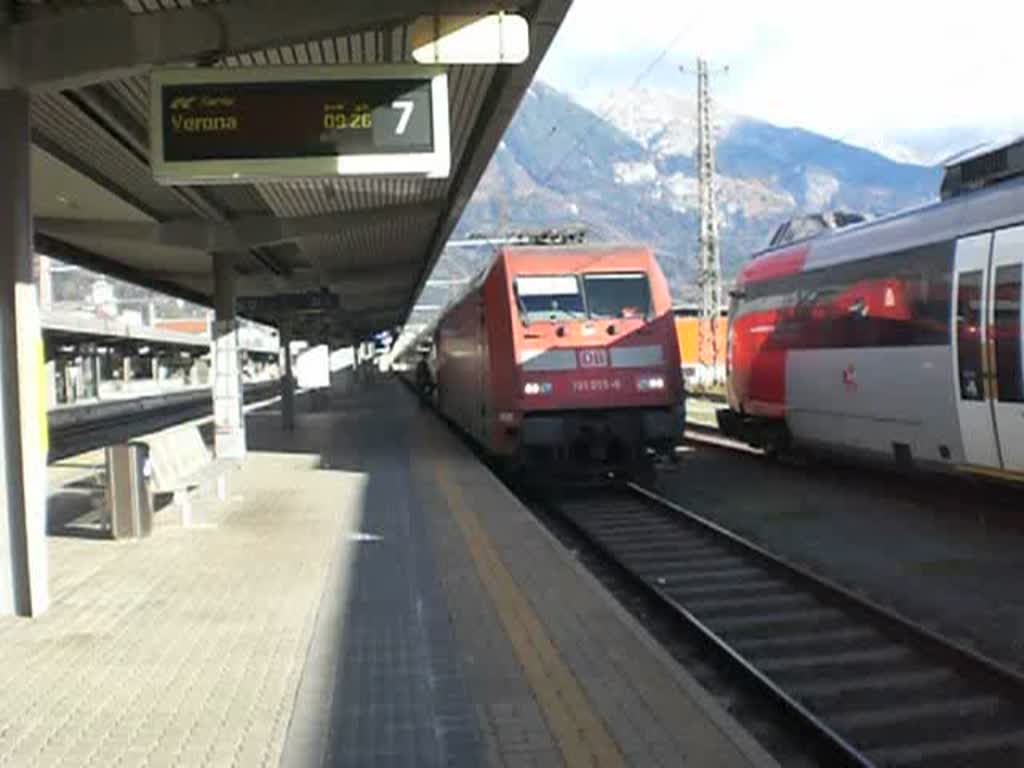 101 015-6 fhrt mit EC 81  Garda  aus Innsbruck Hbf nach Verona aus.
Es war meine 2. Begegnung mit der 101 015, siehe auch ID 221465.
3.11.2008