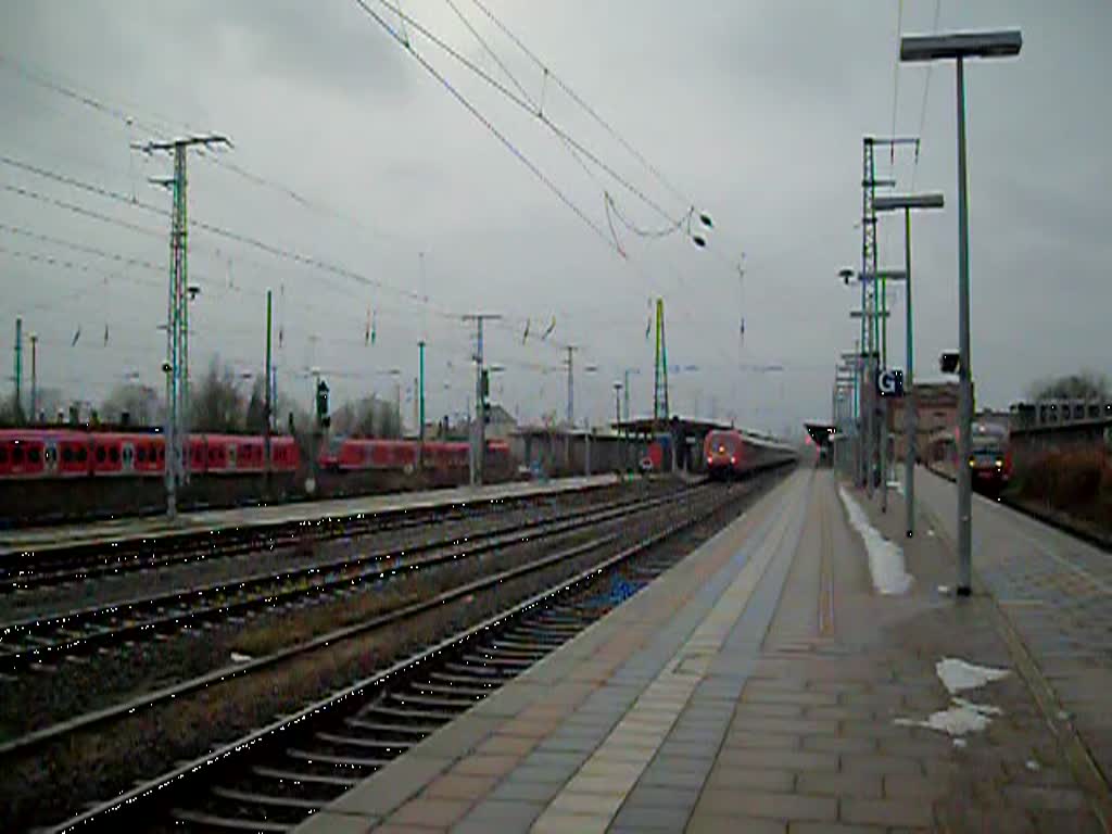 101 048 mit dem IC 142 von Schipol nach Berlin.