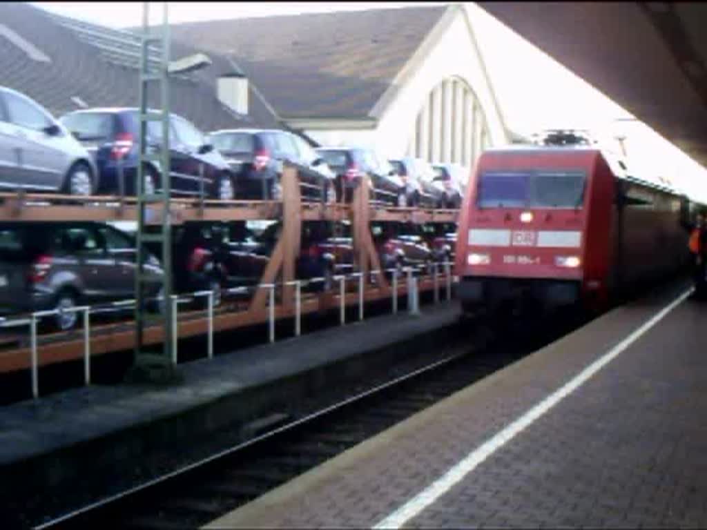 101 094-1 zieht den CNL 353 nach Praha hl.n., CNL 40353 nach Kopenhagen und D 50353 nach Moskau als Leerreisezug von Basel Bad Bf zur Bereitstellung nach Basel SBB. 18.03.08