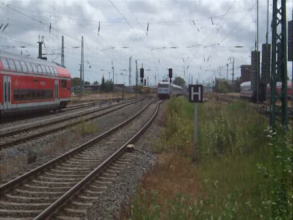 101 144-4 mit IC2213 von Ostseebad Binz nach Stuttgart Hbf.bei der Einfahrt um 12.17 Uhr im Rostocker Hbf.(21.06.09)