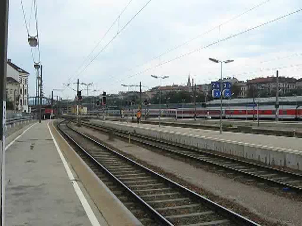 1016 023-2  Kyoto Express  am OIC von Salzburg bei der Einfahrt in den Bahnhof Wien West. 22.08.2009.