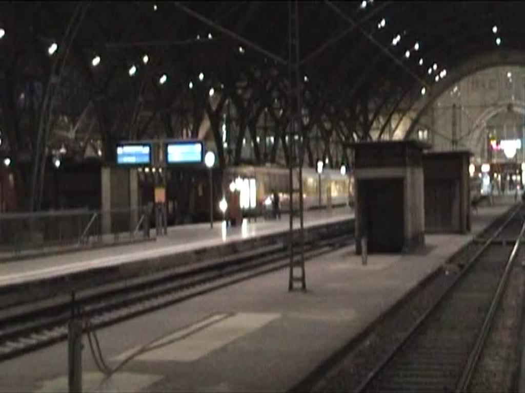 103 222-6 im Hbf Leipzig mit einem Messwagen und Wittenbergersteuerwagen 08.11.2010