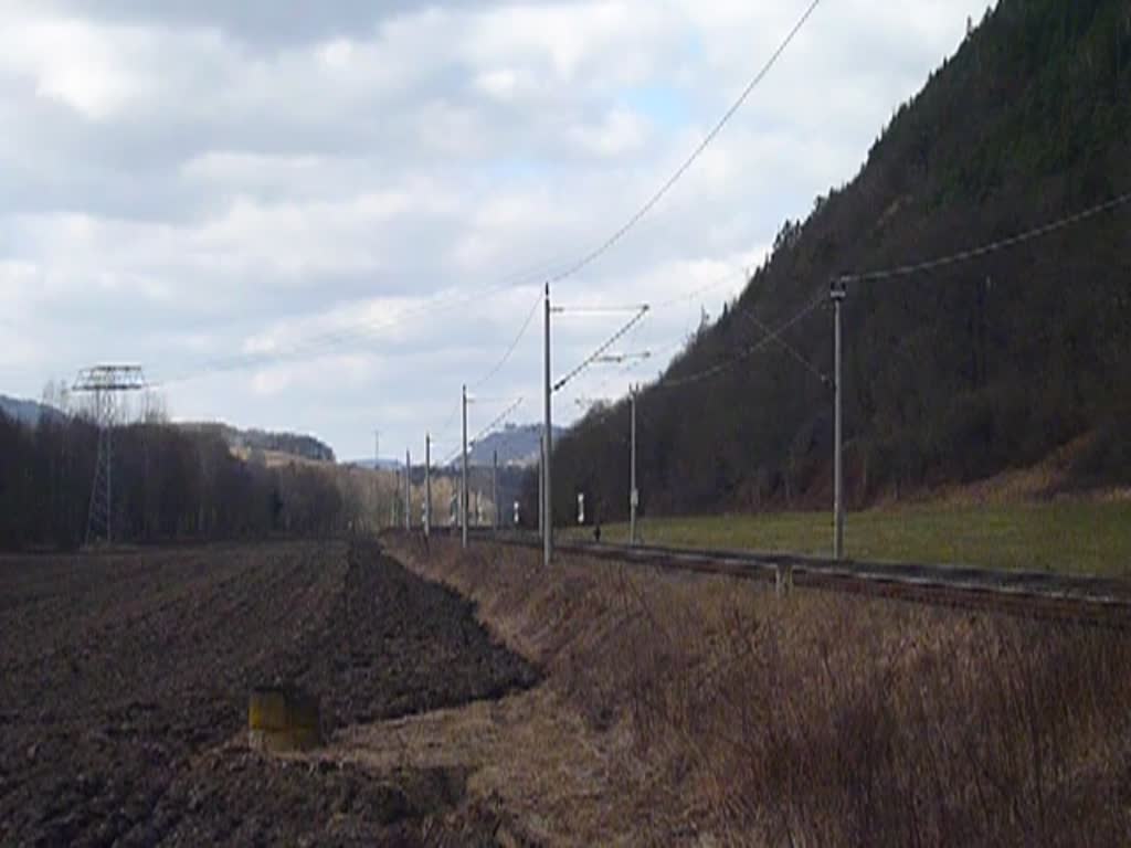 103 222-6 RailAdventure Überführte am 28.02.15 741 707-4 und 741 701-7 am Zugende war 217 002. Gesehen am 28.02.15 bei Remschütz.