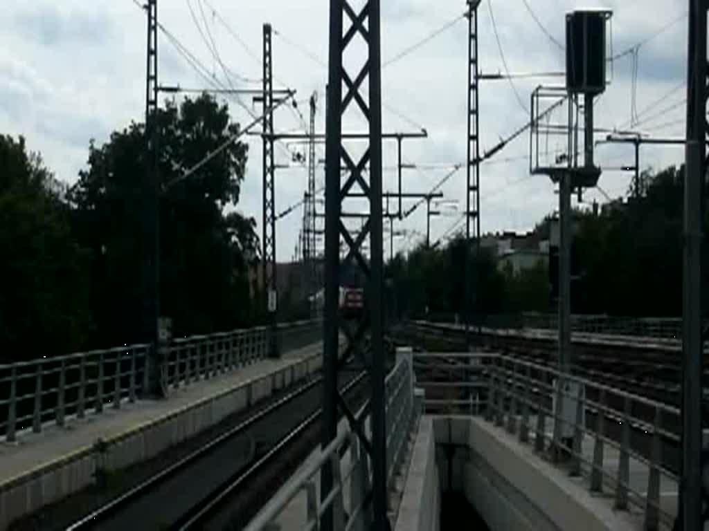 103 235-8 erreicht am 11.07.2009 mit einem TEE-Sonderzug nach Posen den Berliner Hbf auf Gleis 11. Was fr ein unvergesslicher Moment beim diesjhrigen Berliner Bahnbilder-Treffen!