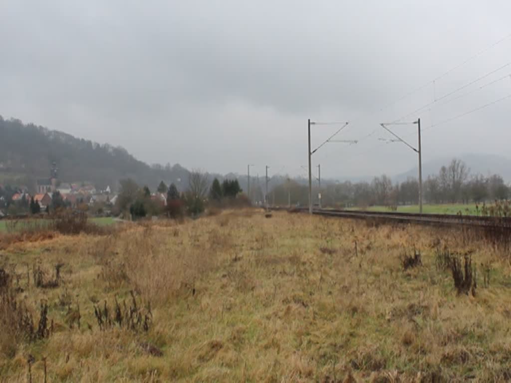 1042 520 der Centralbahn fuhr am 13.01.18 einen Fußball-Sonderzug von Leipzig nach München. Auch wenn das Wetter schon seit Tagen nicht so besonders ist, habe ich den Zug bei Großeutersdorf aufgenommen.