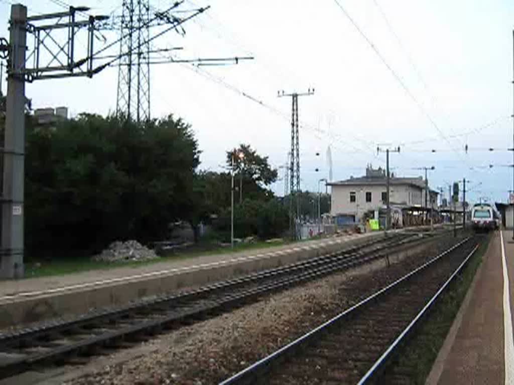 1047 504-4  Joseph Haydn  am OIC 742 nach Salzburg in Wien Htteldorf. Das Video zeigt die Lautsprecher-Ankndigung, Einfahrt sowie Ausfahrt. Aufgenommen am 21.08.2009.