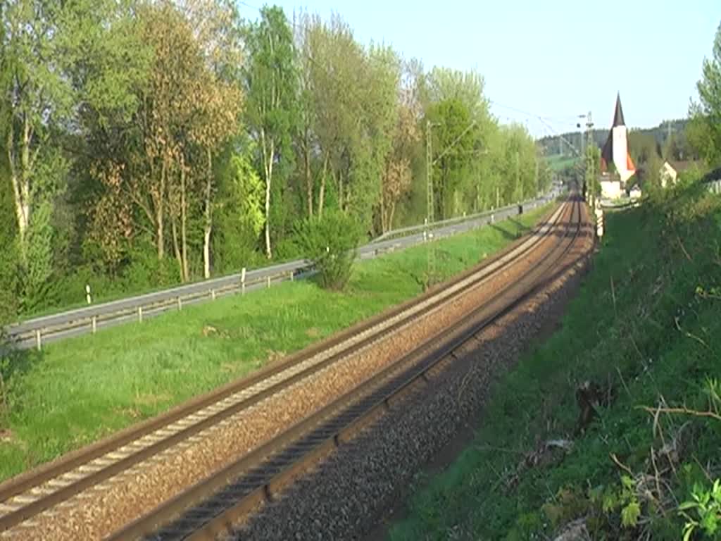 111 031 mit einem RE nach Nürnberg am 23.04.2011 bei Hausbach.