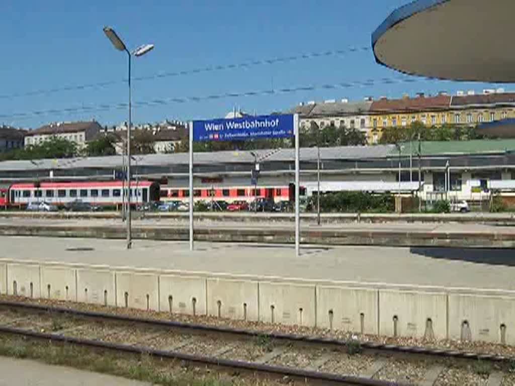 1116 007-4 60 Jahre SOS Kinderdorf am 20.08.2009 am OEC 962 aus Budapest im Wiener Westbf. Einfahrtsvideo mit vorhergehnder Lautsprecherdurchsage.