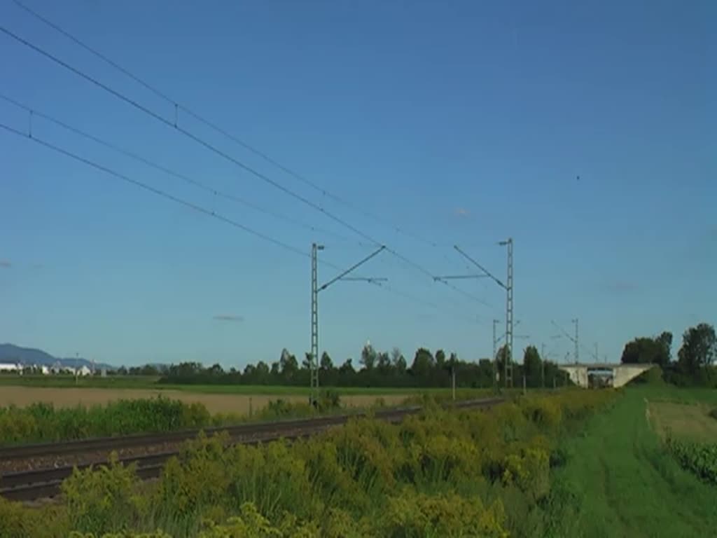 1116 017 mit einem Audizug nach Ingolstadt Nord am 28.08.2011 bei Plattling. 