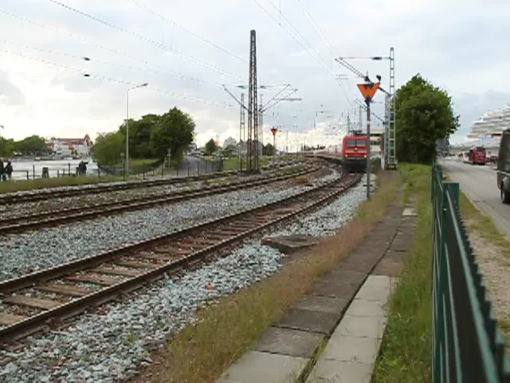 112 118-5+DB-Regio Bimz(ex-InterRegio Wagen)inklusive Halberstädter-Steuerwagen verlässt mit ihrem Leerzug den Bahnhof Warnemünde Richtung Rostock Hbf.(27.05.2011)