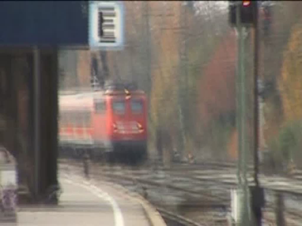 115 114-1 zieht einen PbZ aus n-Wagen und einem DBz durch Mnchen-Pasing in Richtung Laim. (31.10.2009)